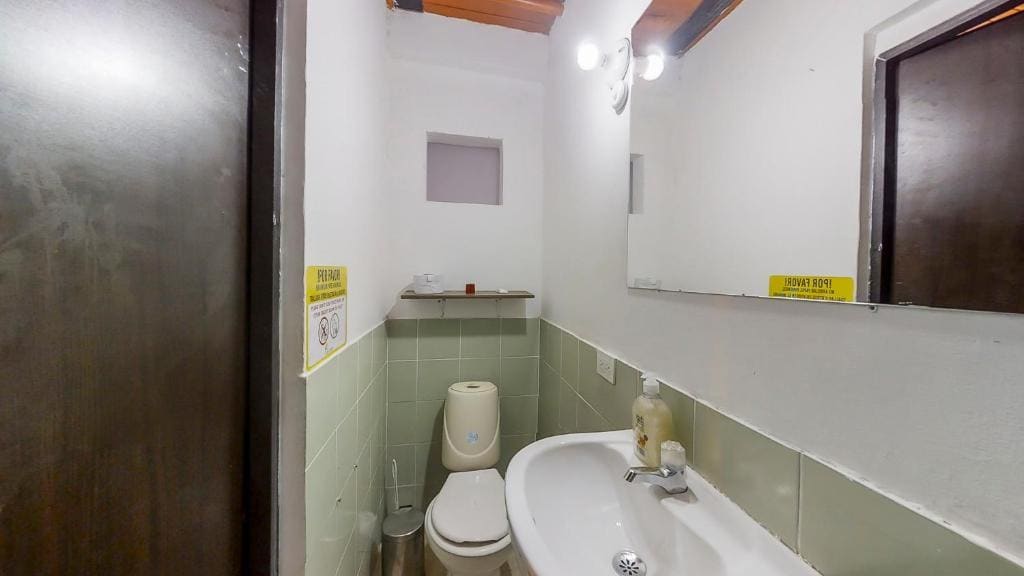 Single Room with Private Bathroom room - Image 2