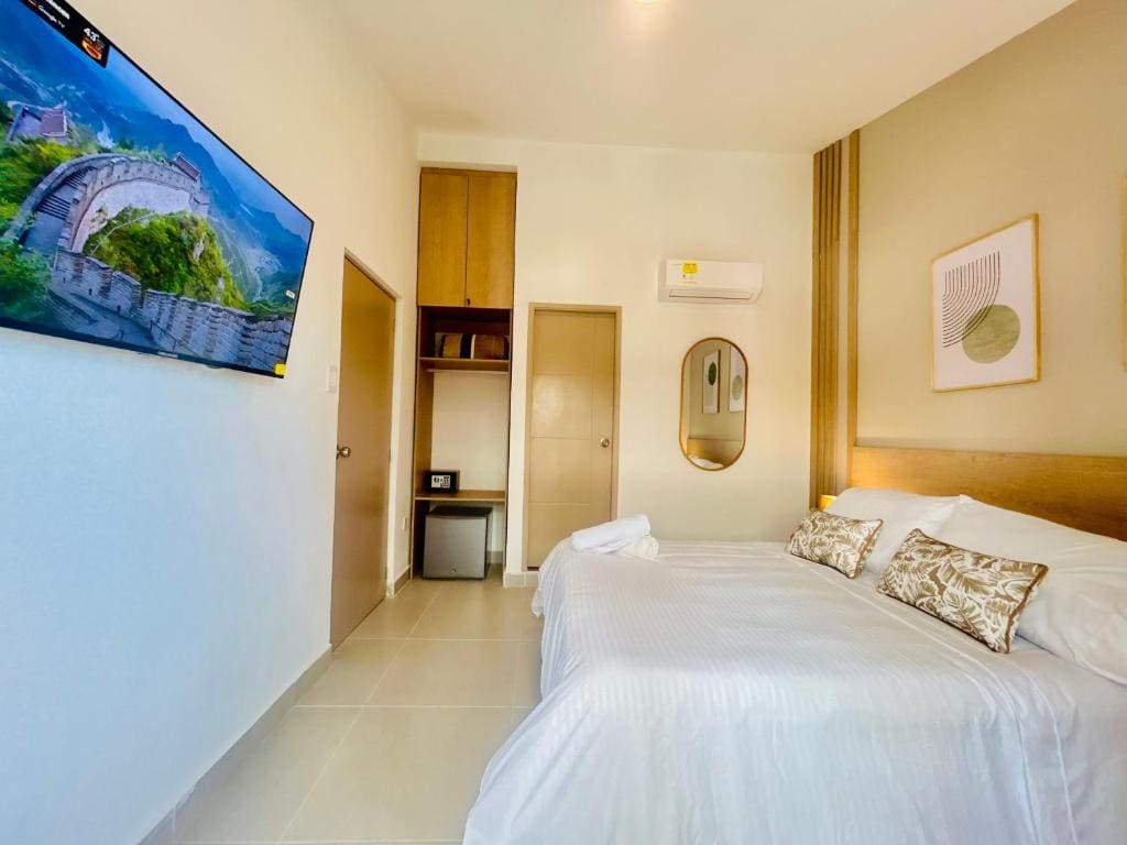 Double Room with Balcony room - Image 2