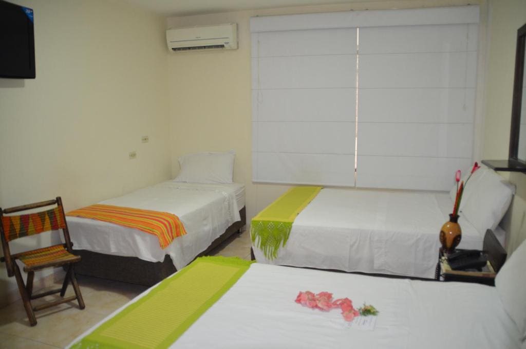 Standard Quadruple Room room - Image 1