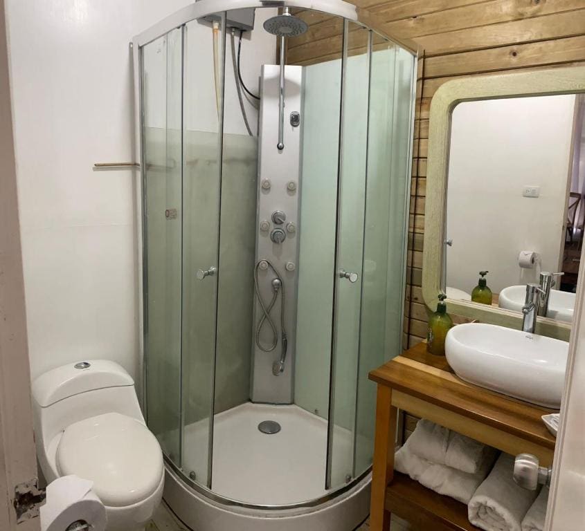 One-Bedroom Cottage room - Image 3