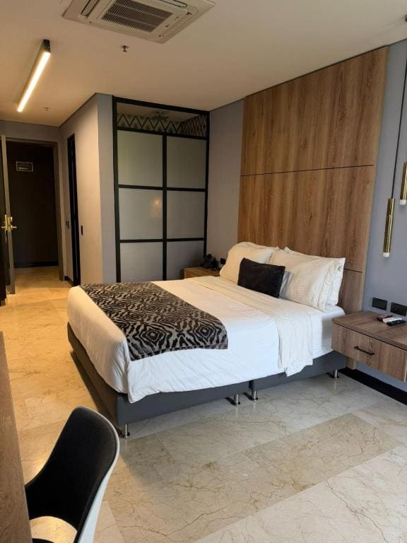 Superior Queen Room room - Image 2