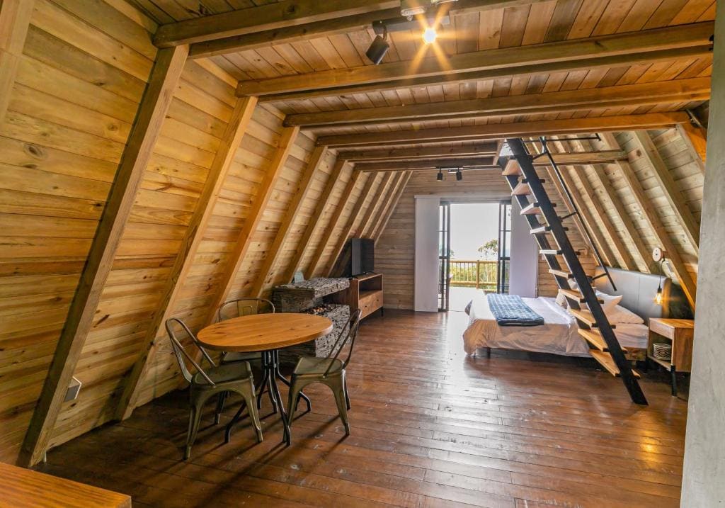 Deluxe Family Room room - Image 3