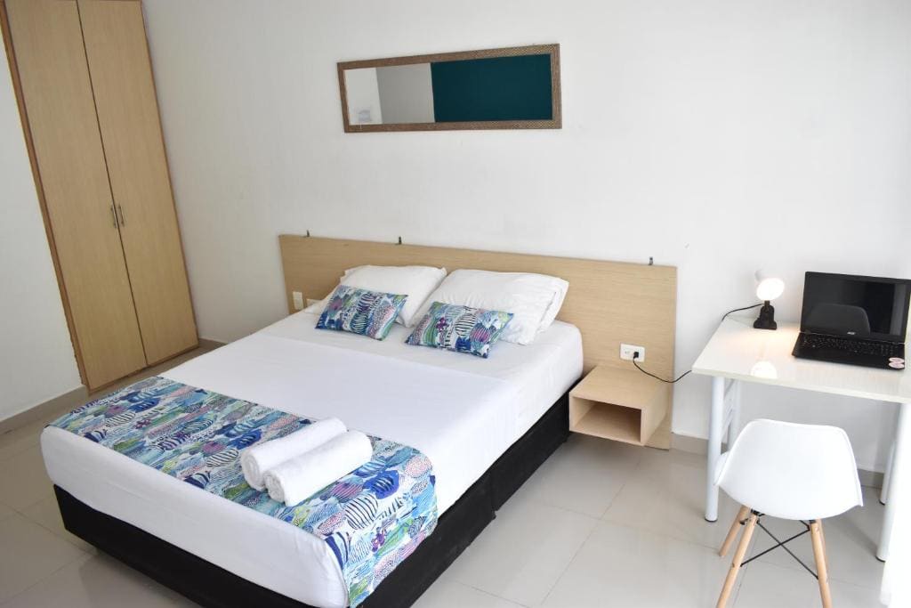 Double Room with Pool View room - Image 2