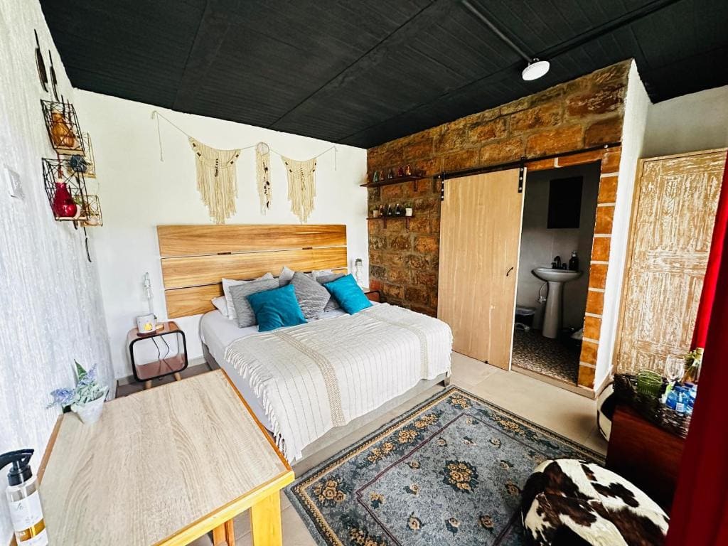 Double Room with Mountain View room - Image 3