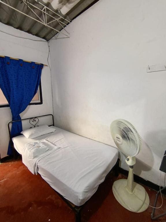 Budget Single Room room - Image 3