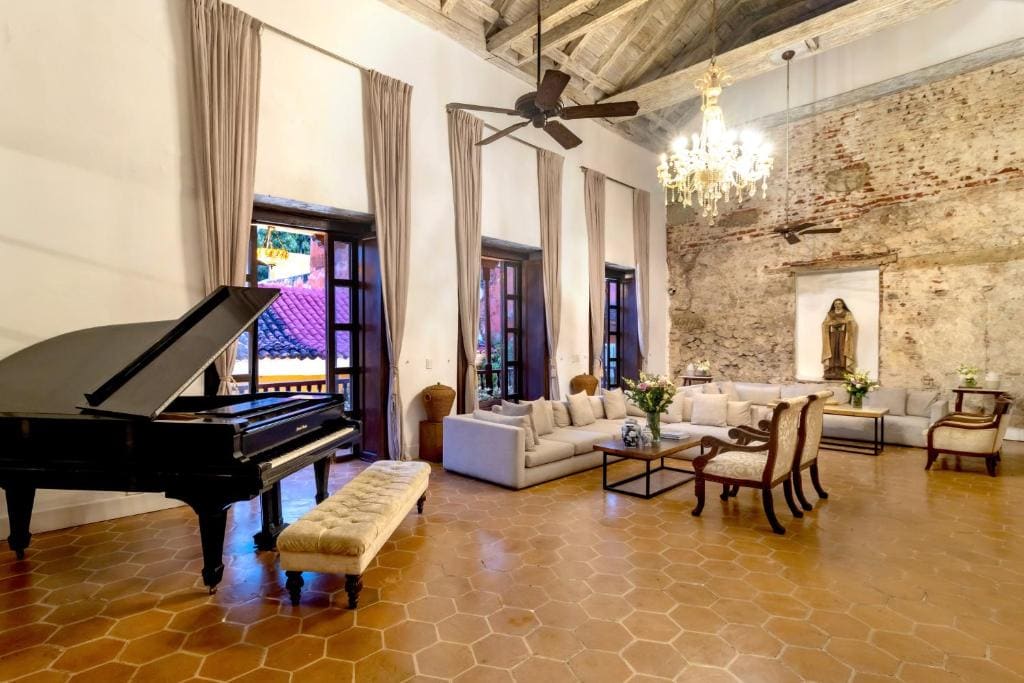 Standard Family Room room - Image 1