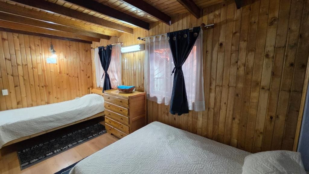 Quadruple Room with Shared Bathroom room - Image 3