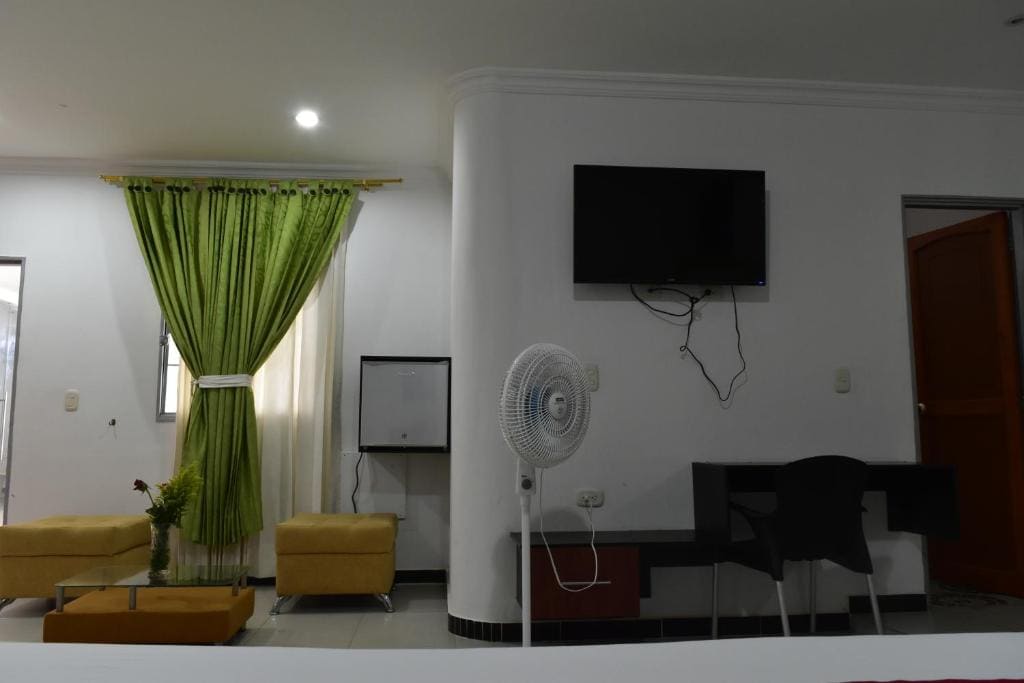 Deluxe Suite with Spa Bath room - Image 3