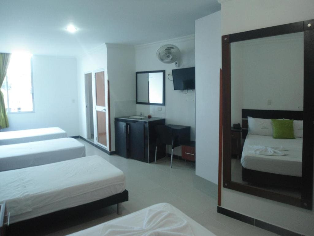 Standard Quadruple Room room - Image 3