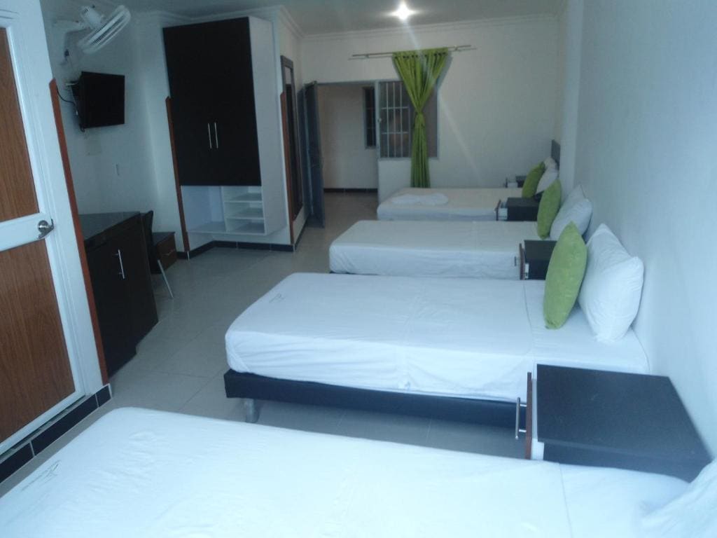 Standard Quadruple Room room - Image 2