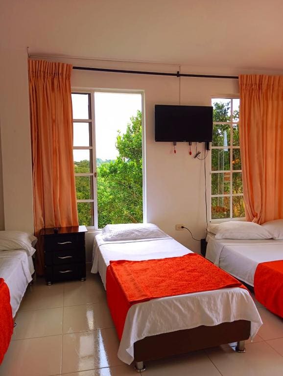 Deluxe Family Room room - Image 3