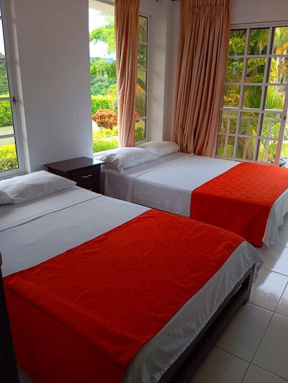 Deluxe Family Room room - Image 1