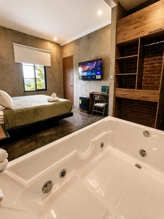 Superior King Room room - Image 3