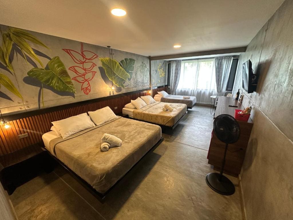 Deluxe Family Room with Air Conditioning room - Image 3