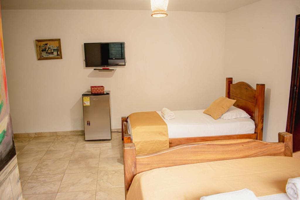 Standard Quadruple Room room - Image 1
