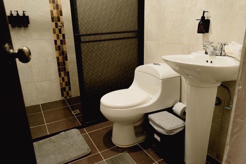 Standard Quadruple Room room - Image 3