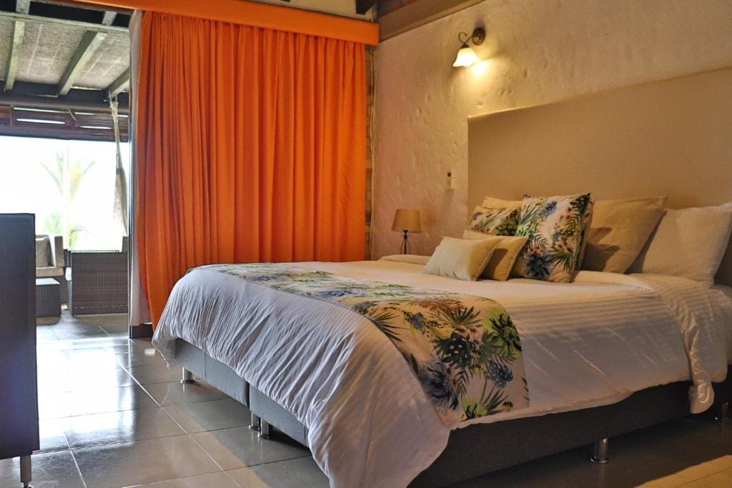 Deluxe Double or Twin Room with Spa Bath room - Image 2