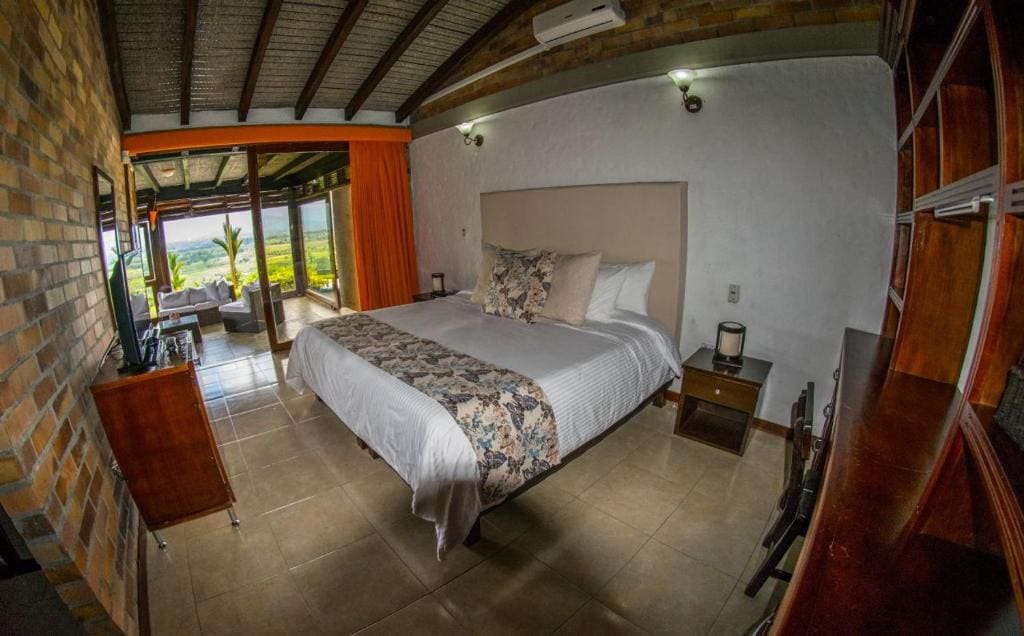 Deluxe Double or Twin Room with Spa Bath room - Image 1