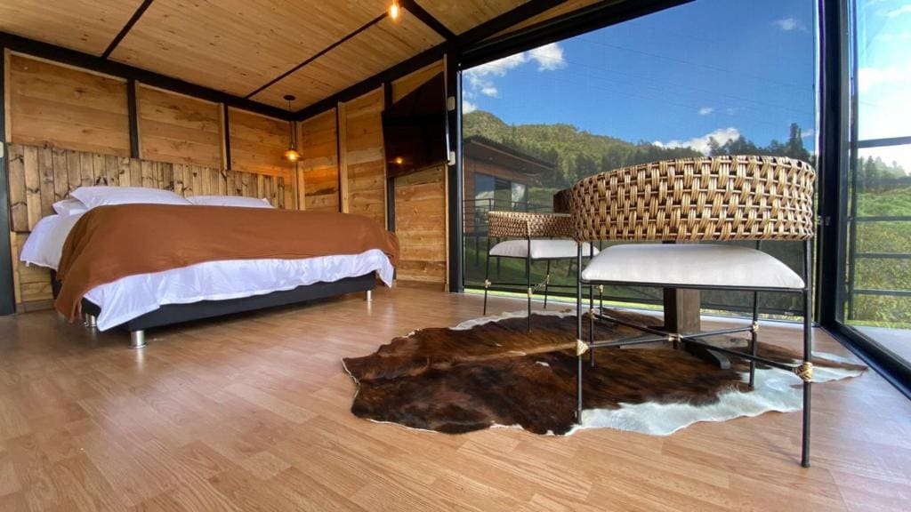 Deluxe Queen Suite room - Image 2