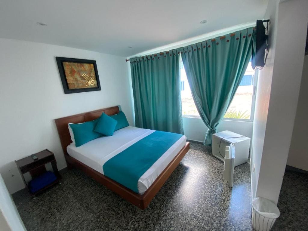 Family Room room - Image 2