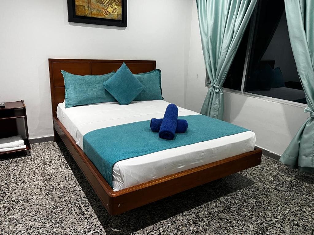 Family Room room - Image 3