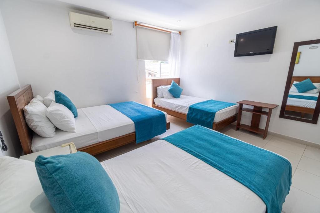 Classic Quadruple Room room - Image 2