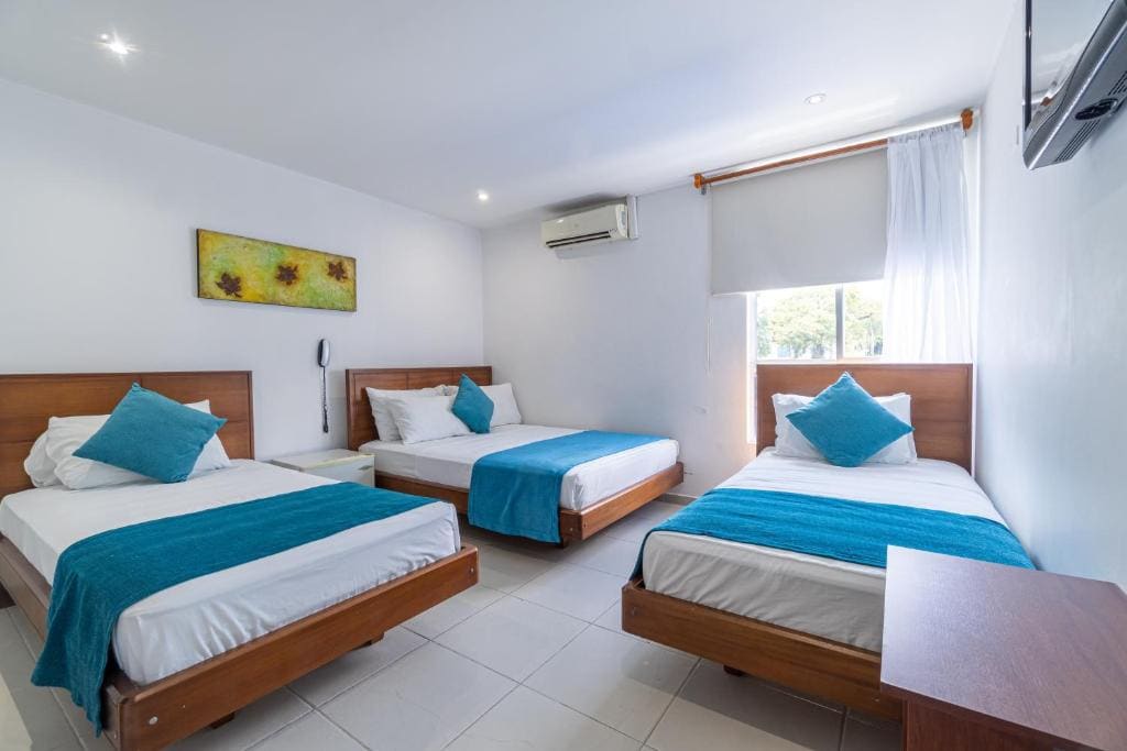 Classic Quadruple Room room - Image 1
