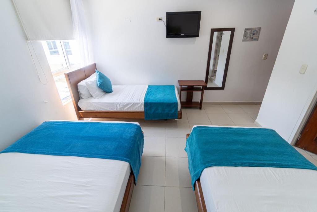 Classic Quadruple Room room - Image 3