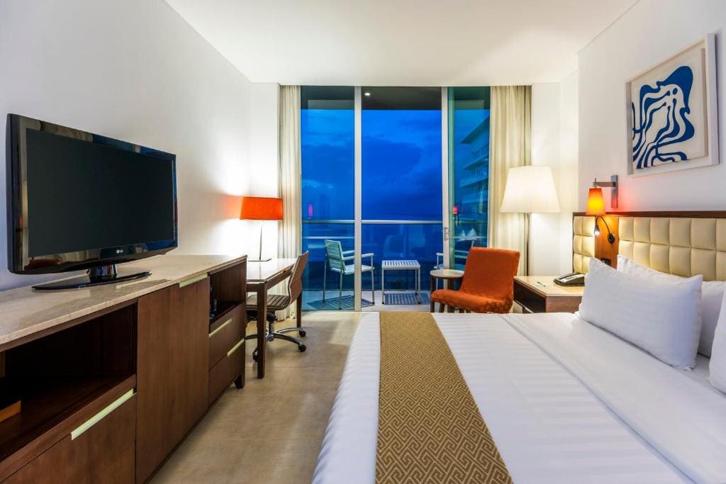 Standard King Room with Ocean View room - Image 3