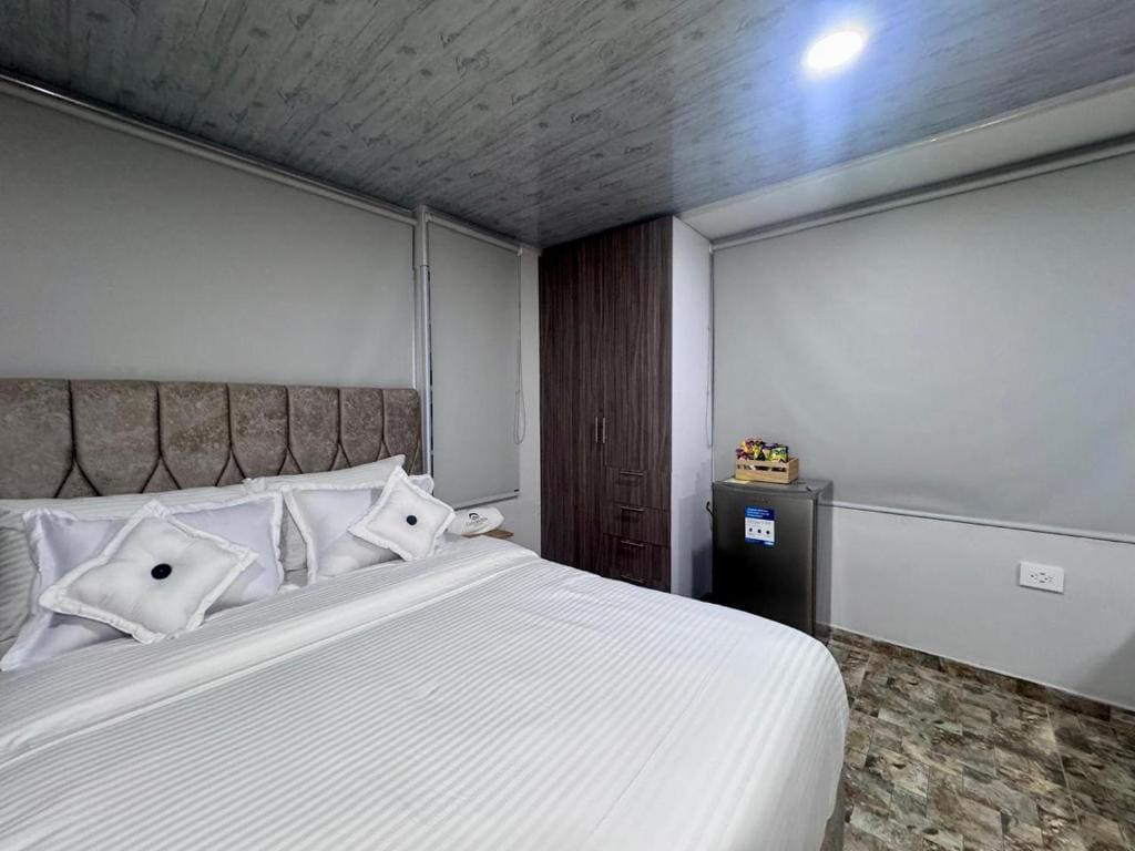 Family Room room - Image 2