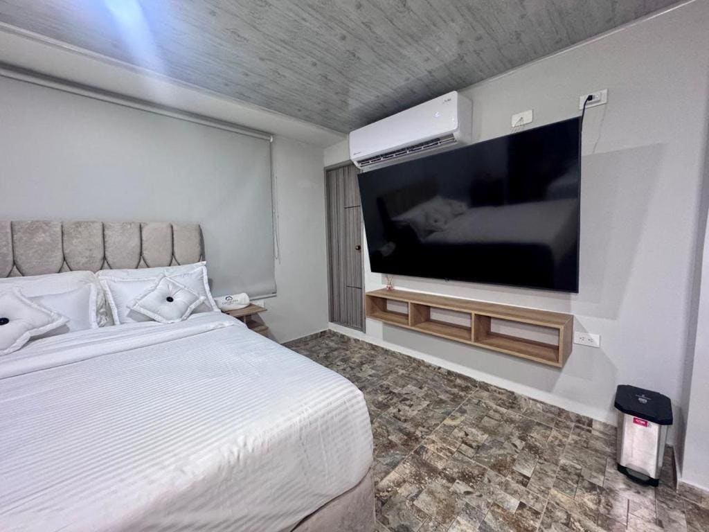 Family Room room - Image 1