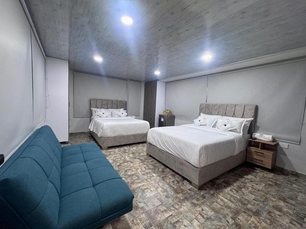 Family Room room - Image 3
