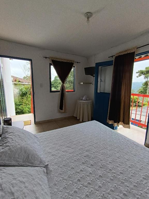 Double Room with Balcony and Private Bathroom room - Image 3