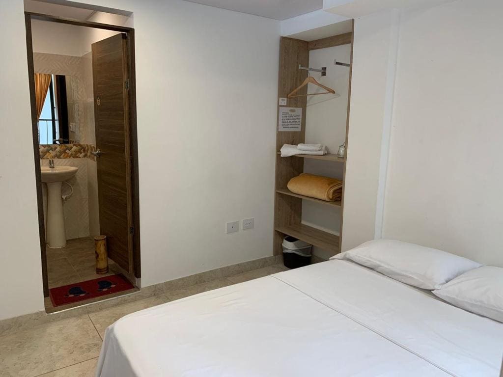 Deluxe Queen Room room - Image 3