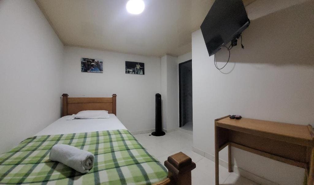 Single Room with Private Bathroom room - Image 1