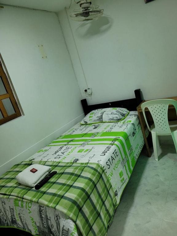 Small Single Room room - Image 1