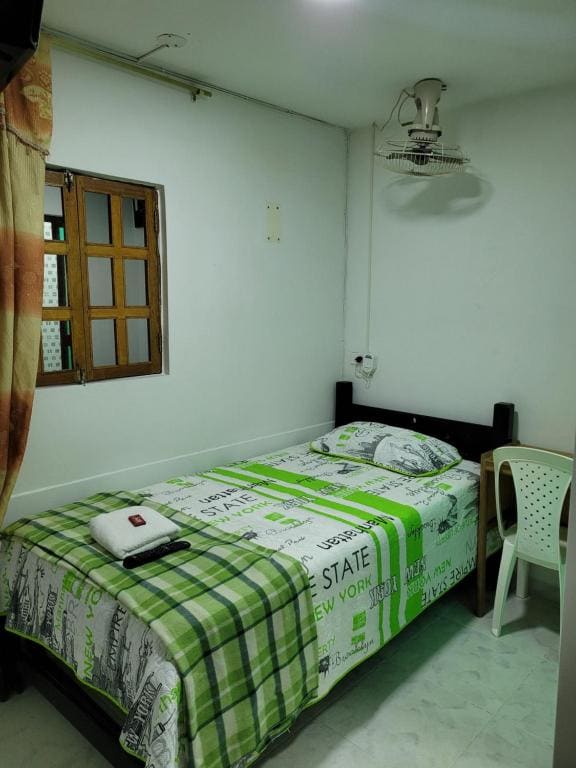 Small Single Room room - Image 3