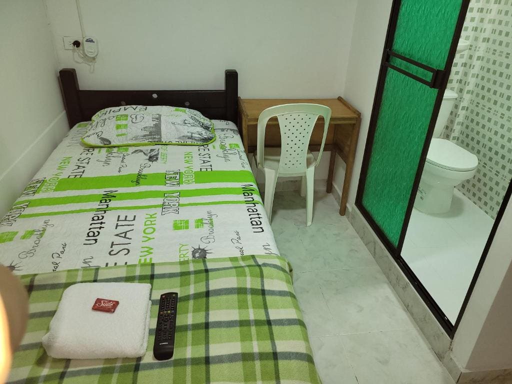 Small Single Room room - Image 2