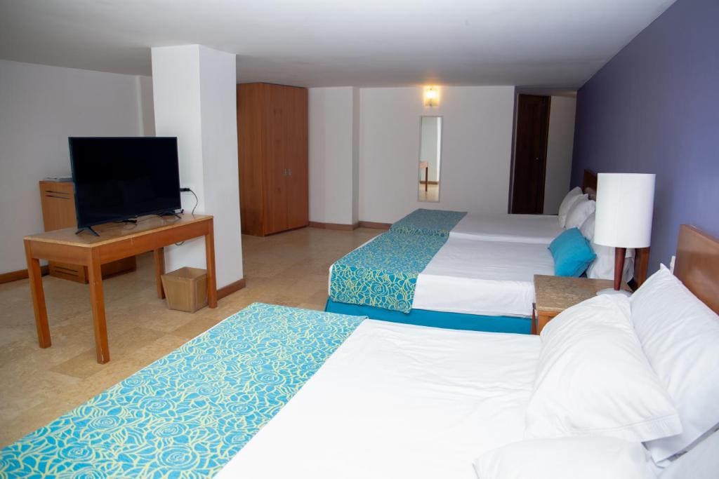 Superior Family Room room - Image 1