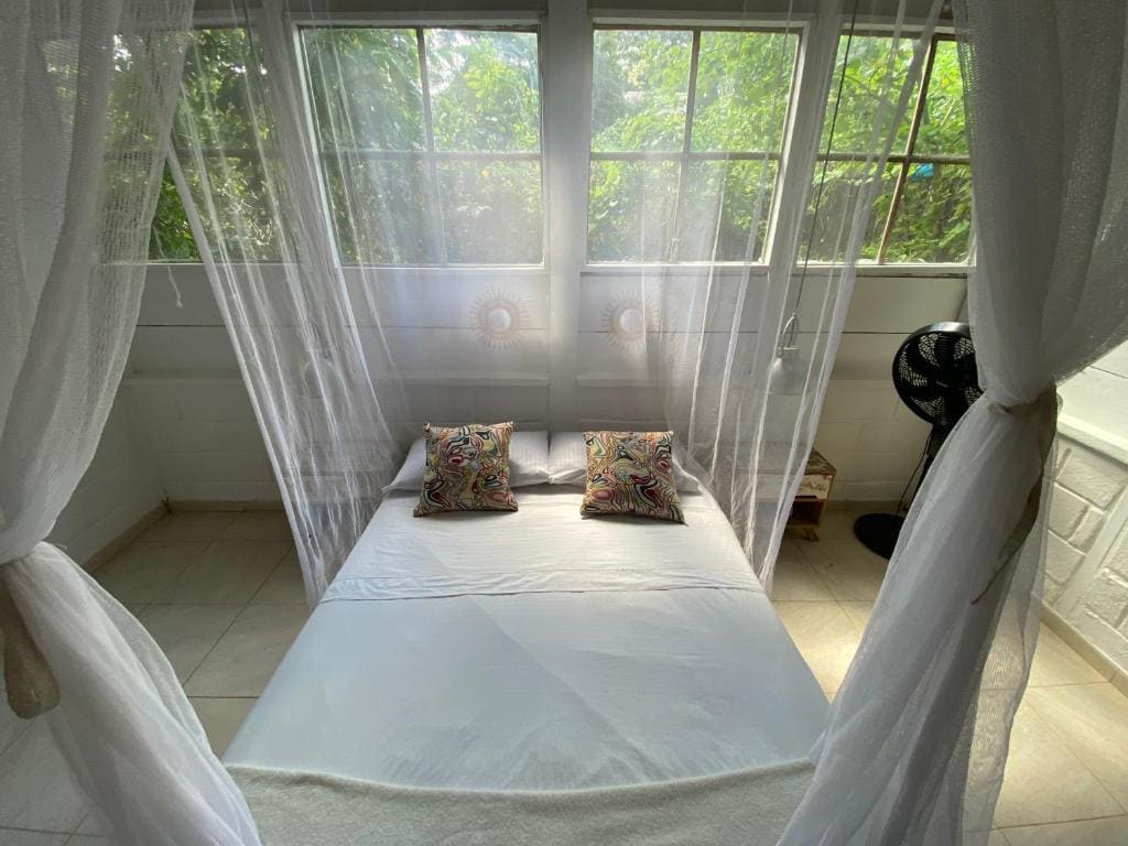 Deluxe Quadruple Room room - Image 1