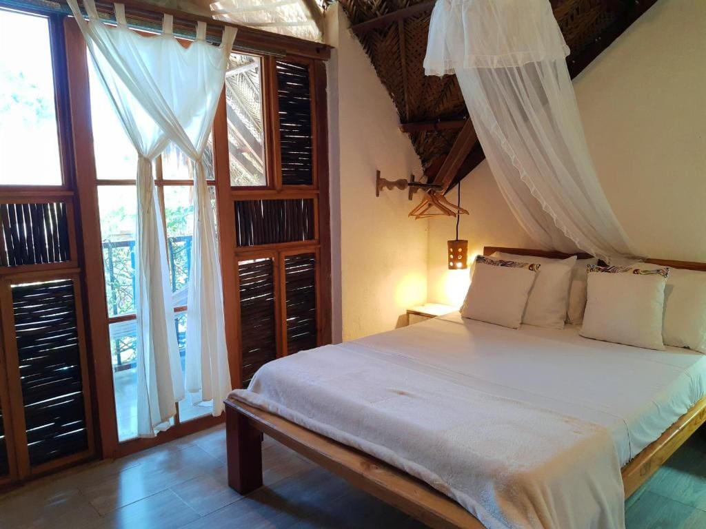 Double Room with Pool View room - Image 2