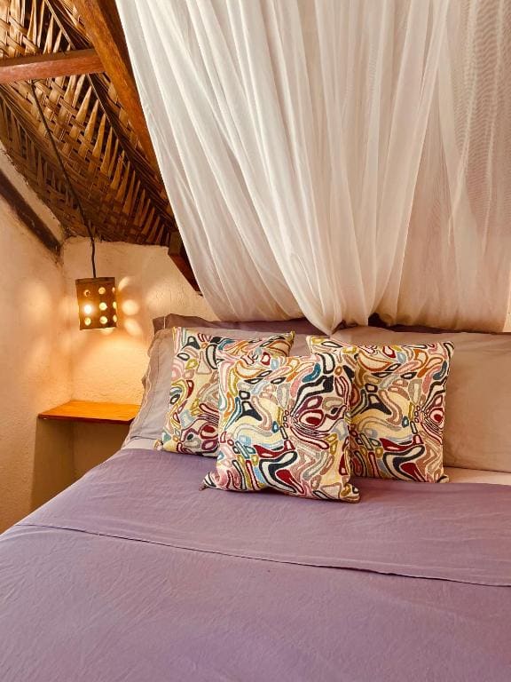 Standard Double Room with Shared Bathroom room - Image 2