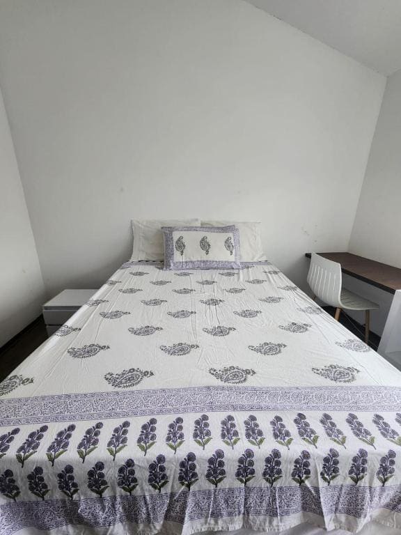 Double Room with Shared Bathroom room - Image 1