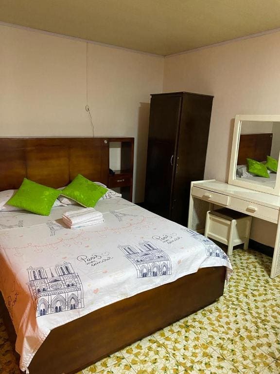 Double Room with Private Bathroom room - Image 3
