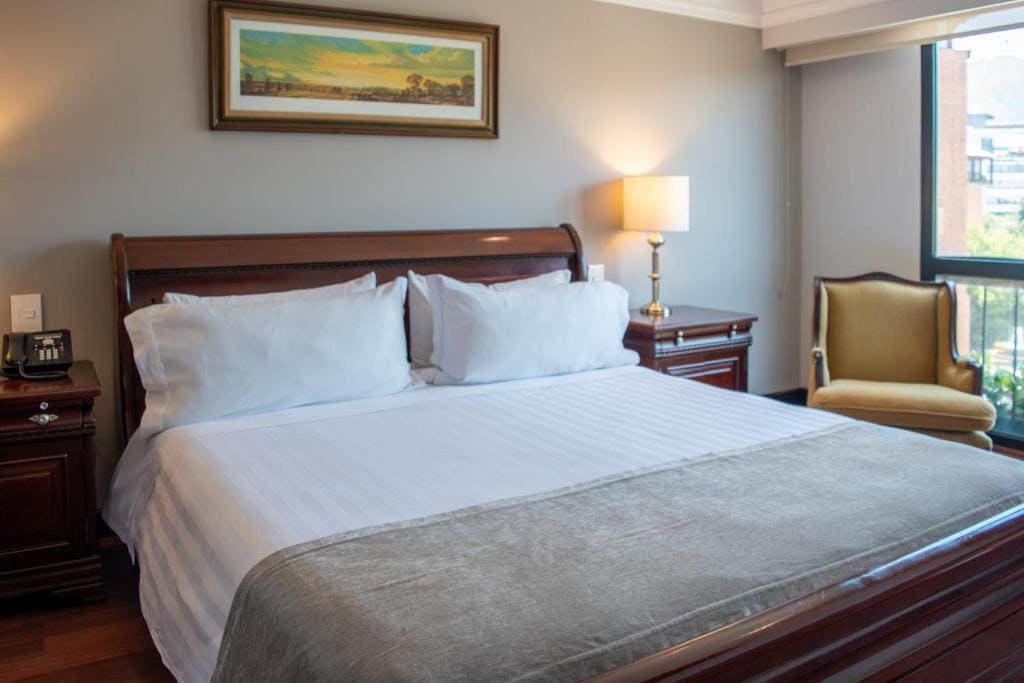 One-Bedroom Suite room - Image 2