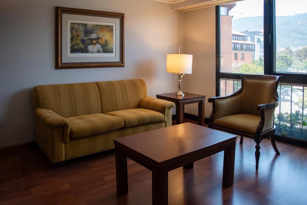 One-Bedroom Suite room - Image 3