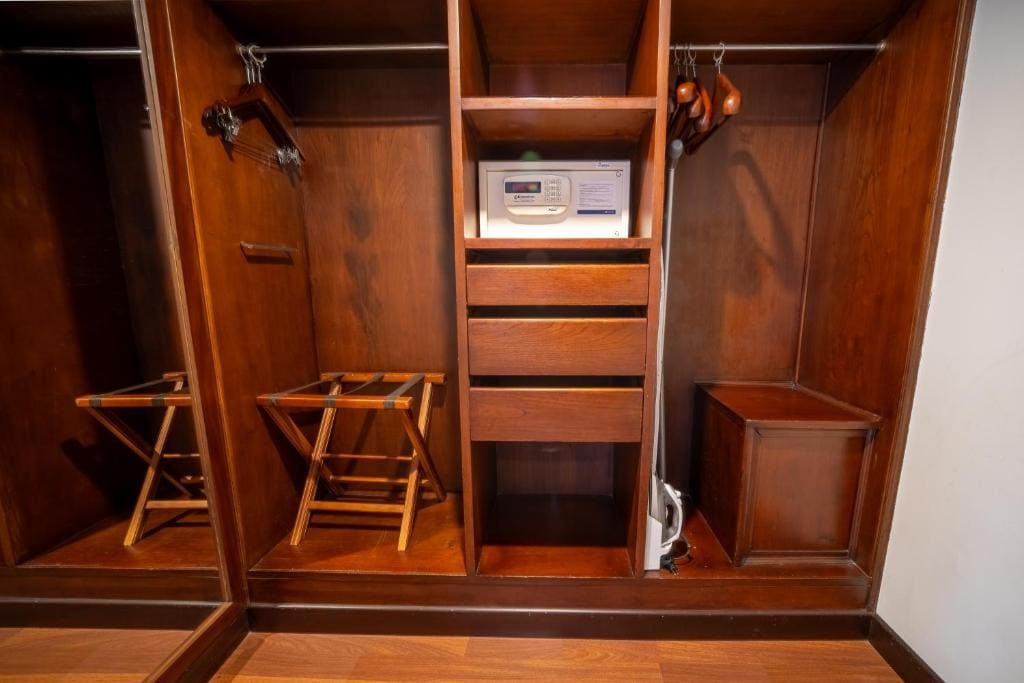Superior Twin Room room - Image 3
