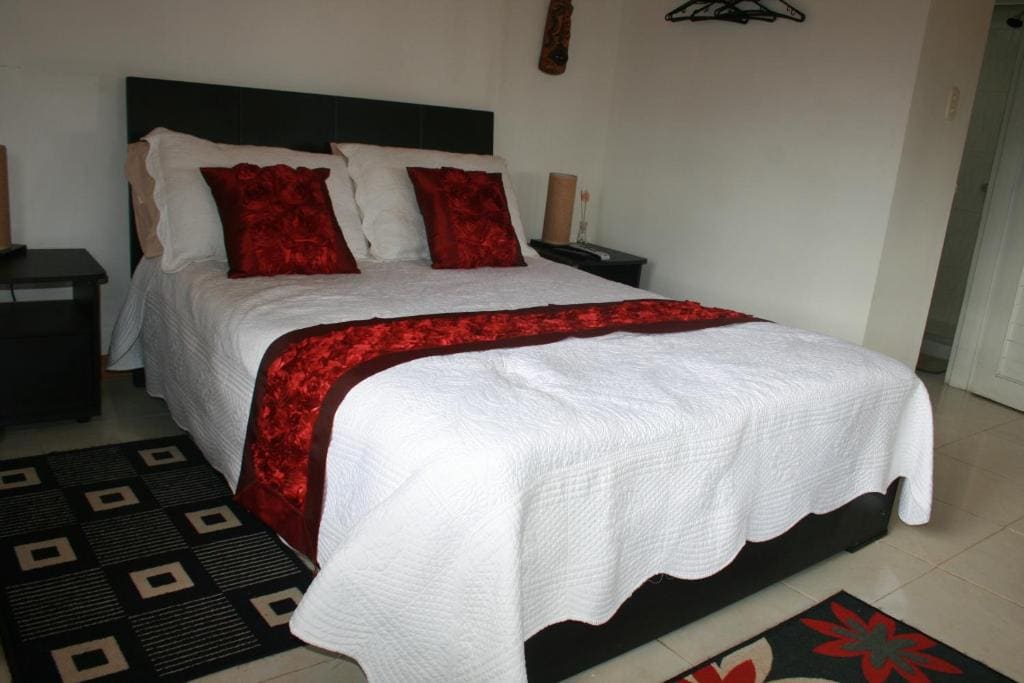 Family Room room - Image 1