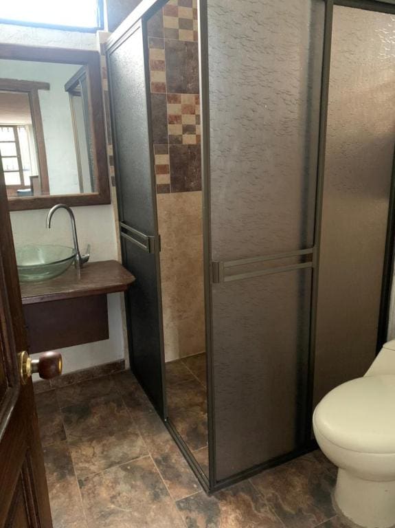 Apartment With Shared Bathroom room - Image 1