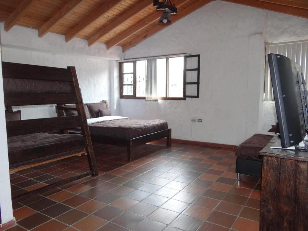Family Room with Private Bathroom room - Image 1